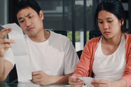 Cầm 30 triệu đồng mỗi tháng, vợ vẫn nói mình không bằng giúp việc nhà hàng xóm