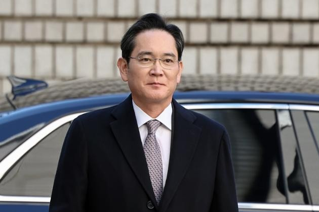 Chủ tịch Samsung kêu gọi 'làm hoặc chết'