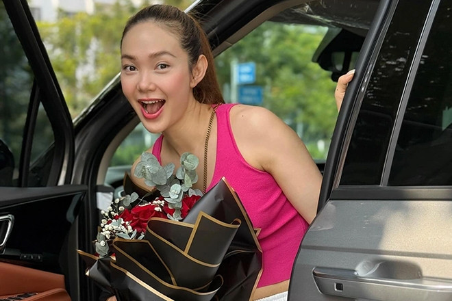 Minh Hằng nhận xe sang từ chồng đại gia, Phương Oanh quyến rũ ở tuổi 36