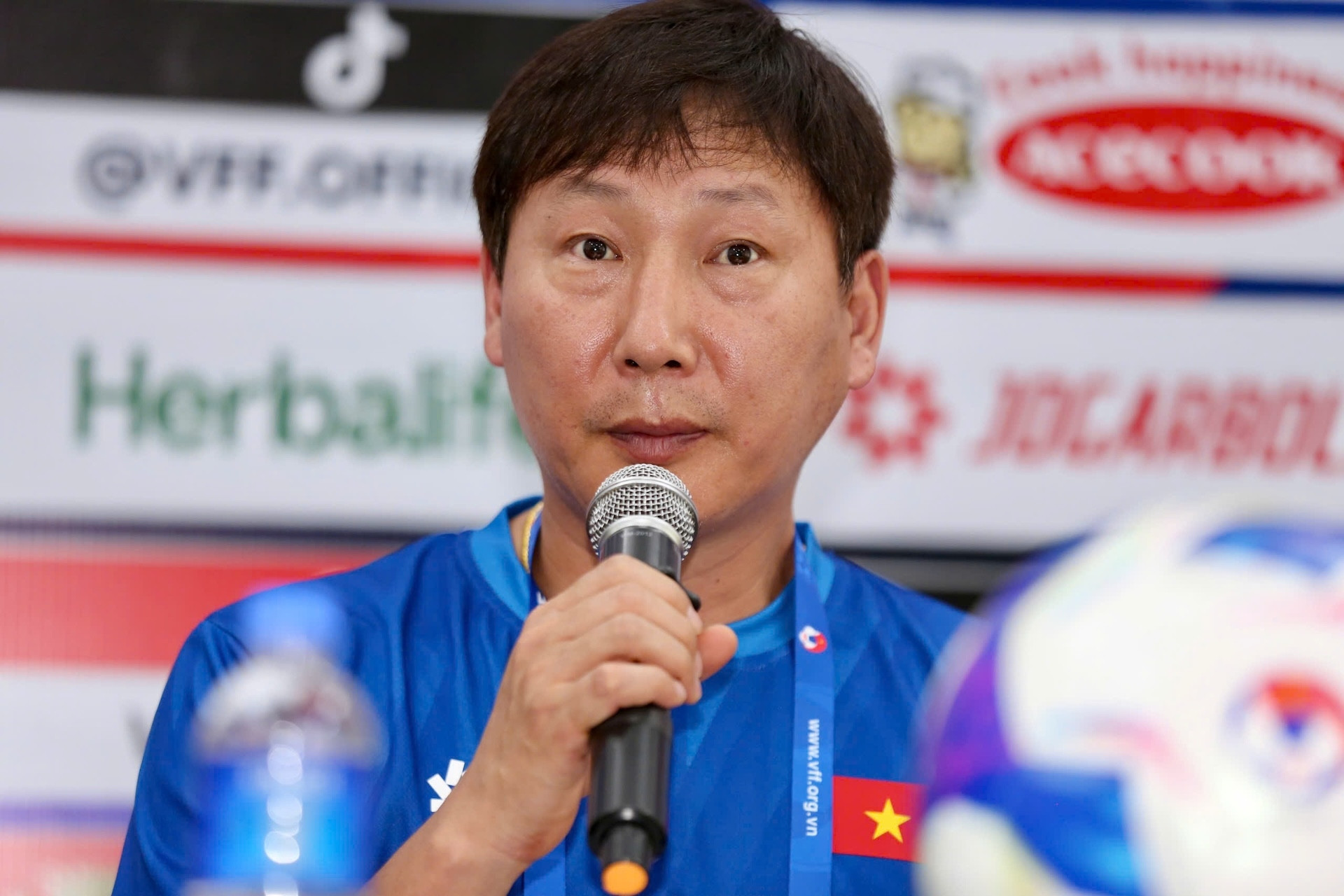 HLV Kim Sang Sik: Campuchia tiến bộ, tuyển Việt Nam nỗ lực để chiến thắng