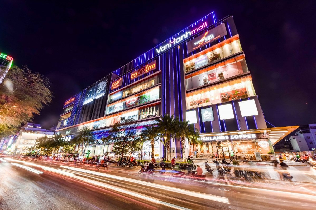 Thiếu niên tử vong thương tâm nghi rơi từ tầng cao Vạn Hạnh Mall ở TPHCM