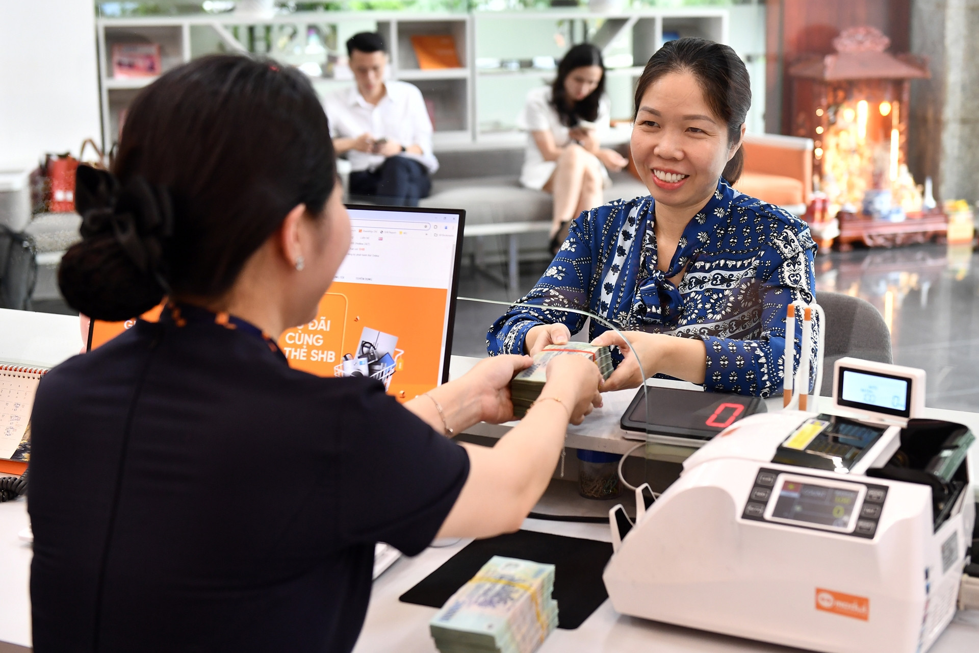 Bật mí kinh nghiệm vay ngân hàng lãi suất thấp