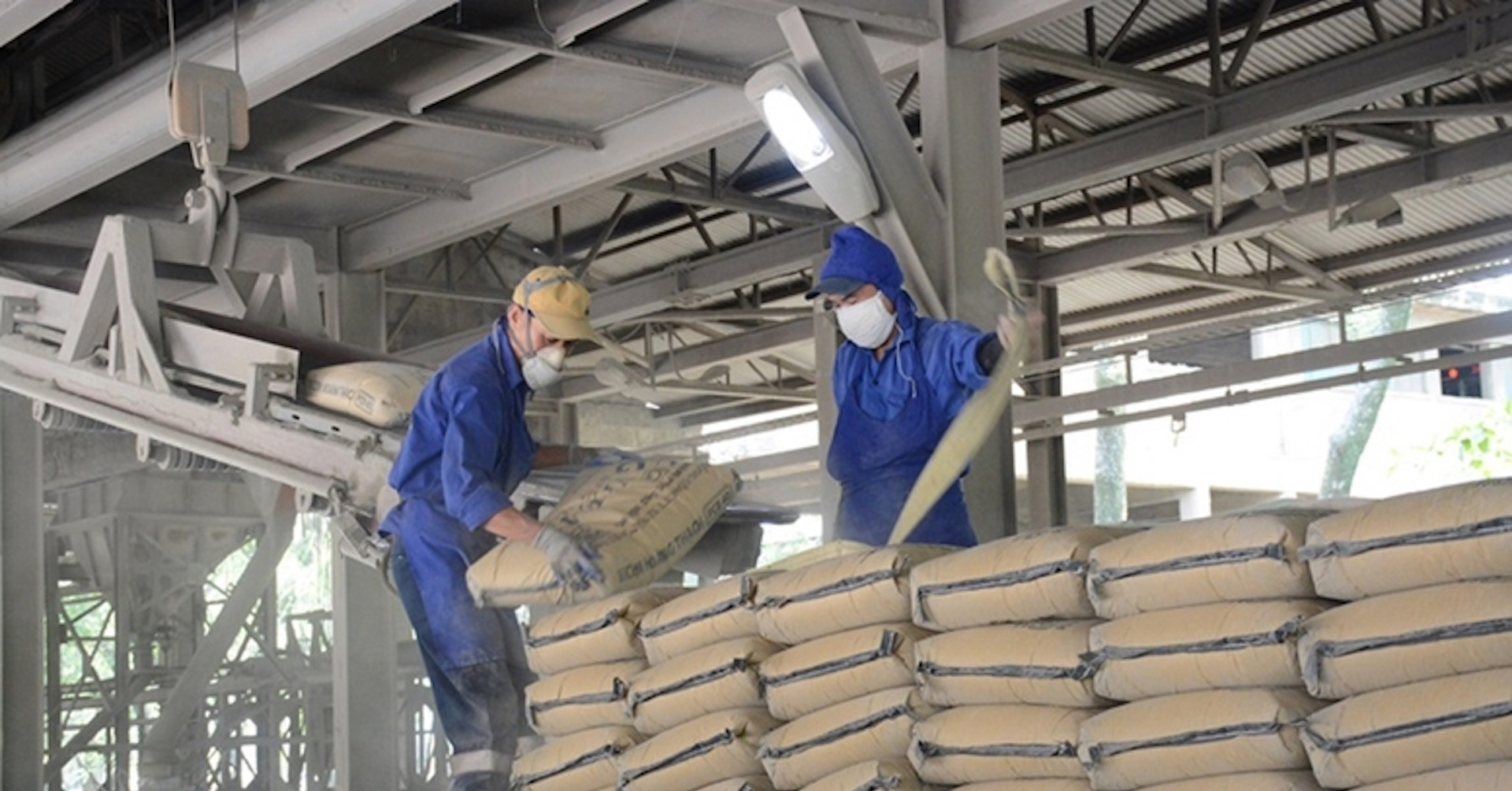 Bộ Xây dựng nêu lý do hàng triệu tấn xi măng dư thừa