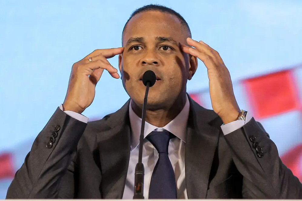 Bola. Kluivert Indonesia.jpg