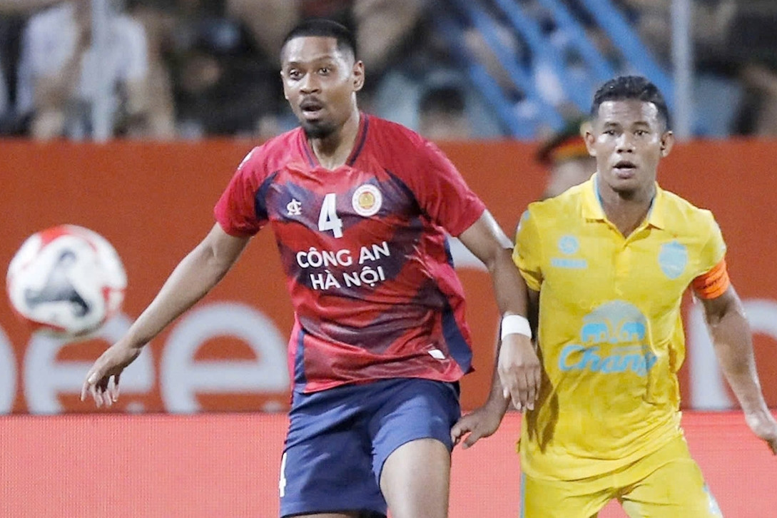 Jason Quang Vinh báo tin cực vui cho HLV Kim Sang Sik