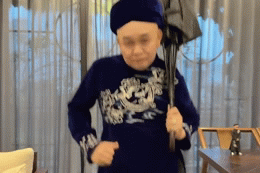 Nghệ sĩ Xuân Hinh nhảy tưng bừng sau khi bị nói 'bú fame'