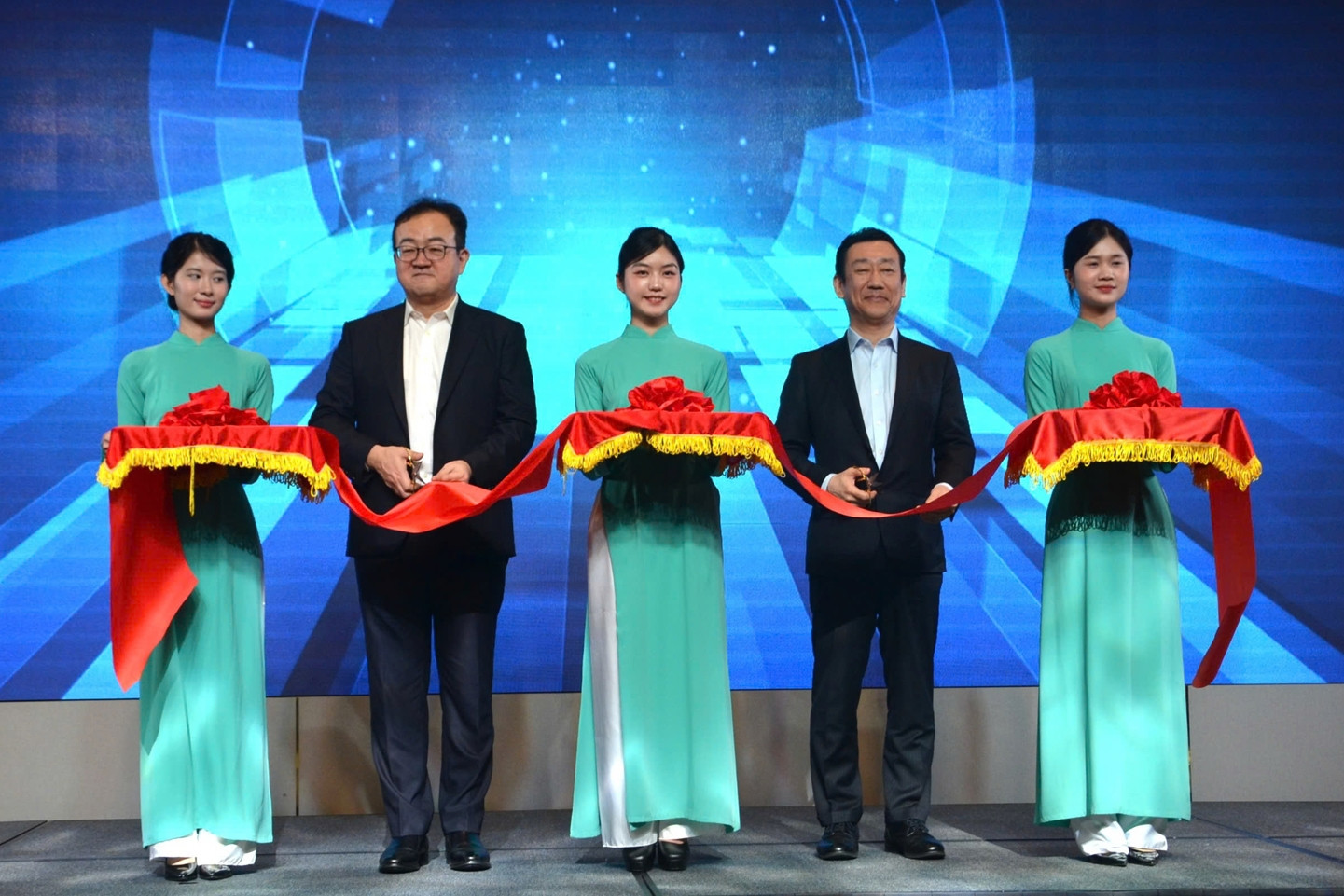 NTT e-MOI nỗ lực tiên phong đổi mới công nghệ ở Việt Nam