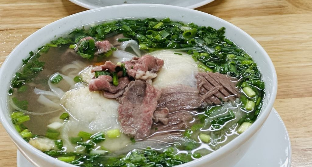 Nước hầm xương nấu phở có tiềm ẩn nguy cơ gây hại không?