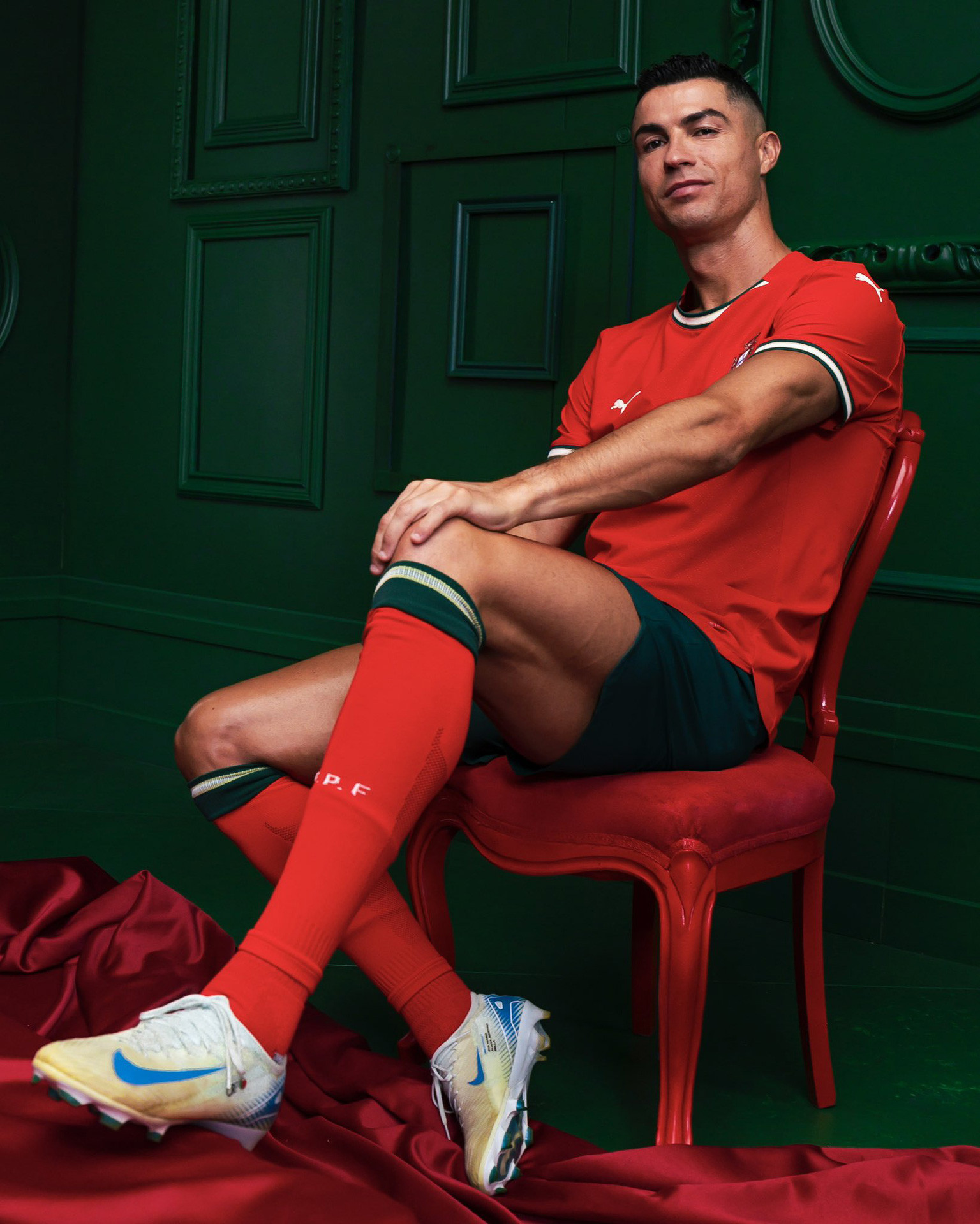 selecaoportugal.
Ronaldo Bo Dao Nha.jpg