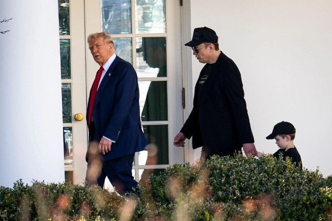 Tòa án Mỹ yêu cầu khôi phục việc làm cho hàng chục nghìn nhân viên