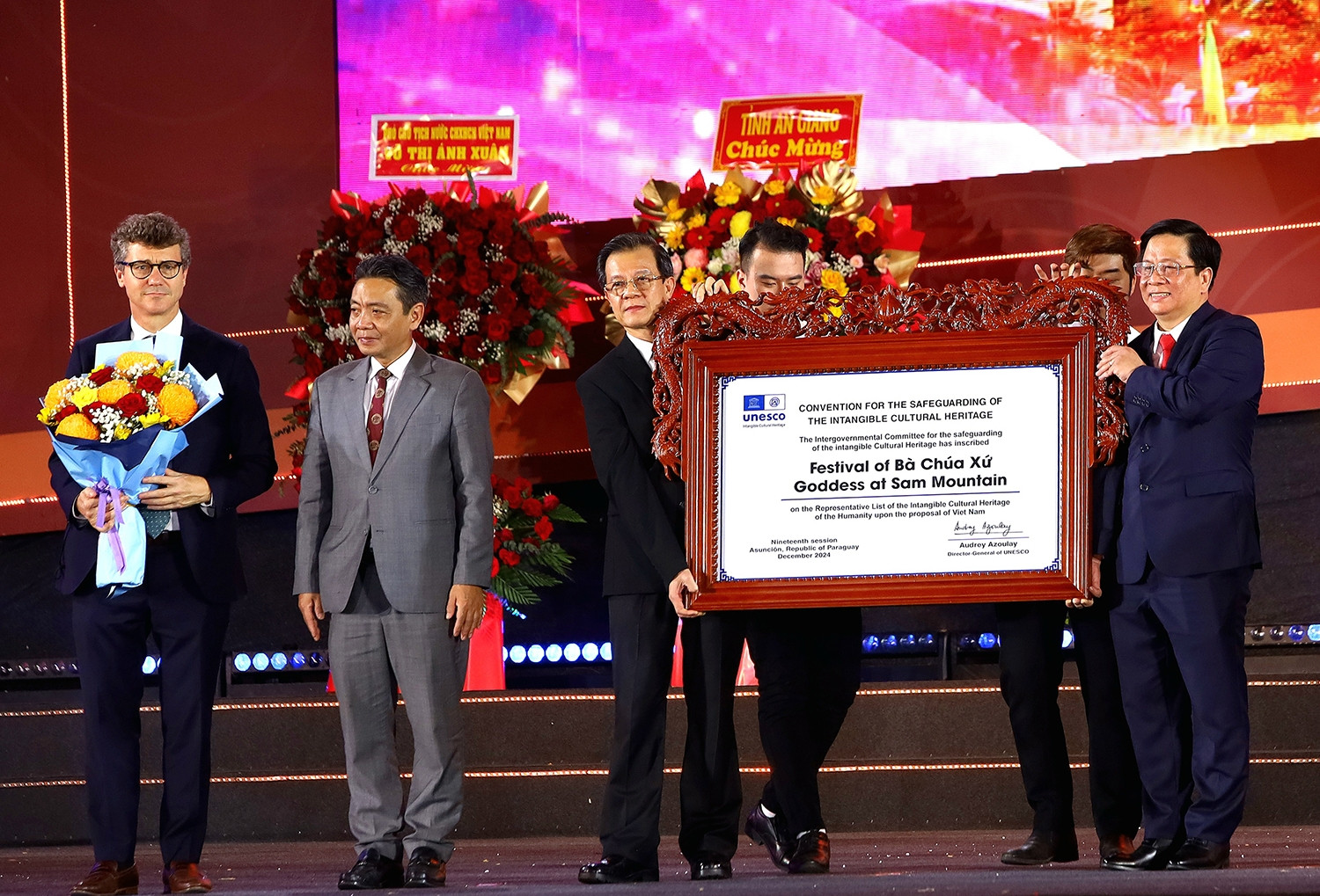 UNESCO trao bằng ghi danh lễ hội Vía Bà Chúa Xứ núi Sam