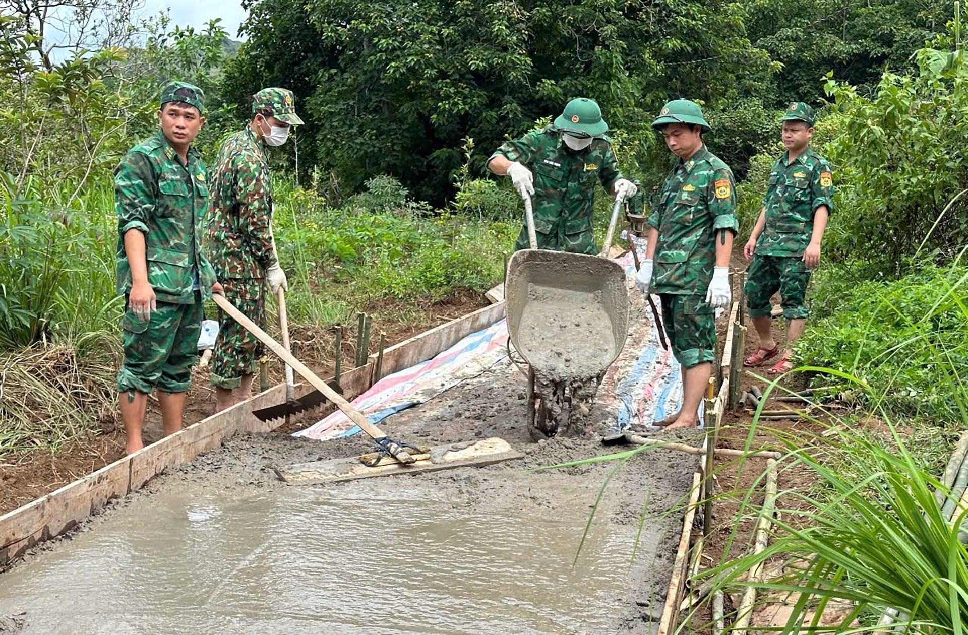 8Bộ đội biên phòng Việt Namjpg.jpg