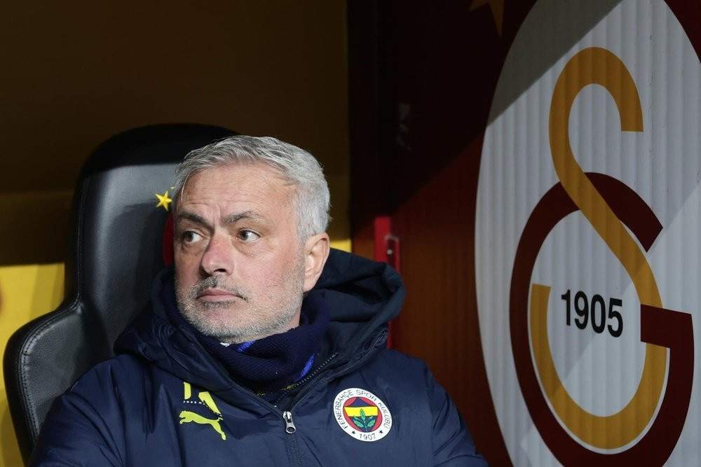 Mourinho bất ngờ được giảm mạnh án phạt, Galatasaray thêm bức xúc