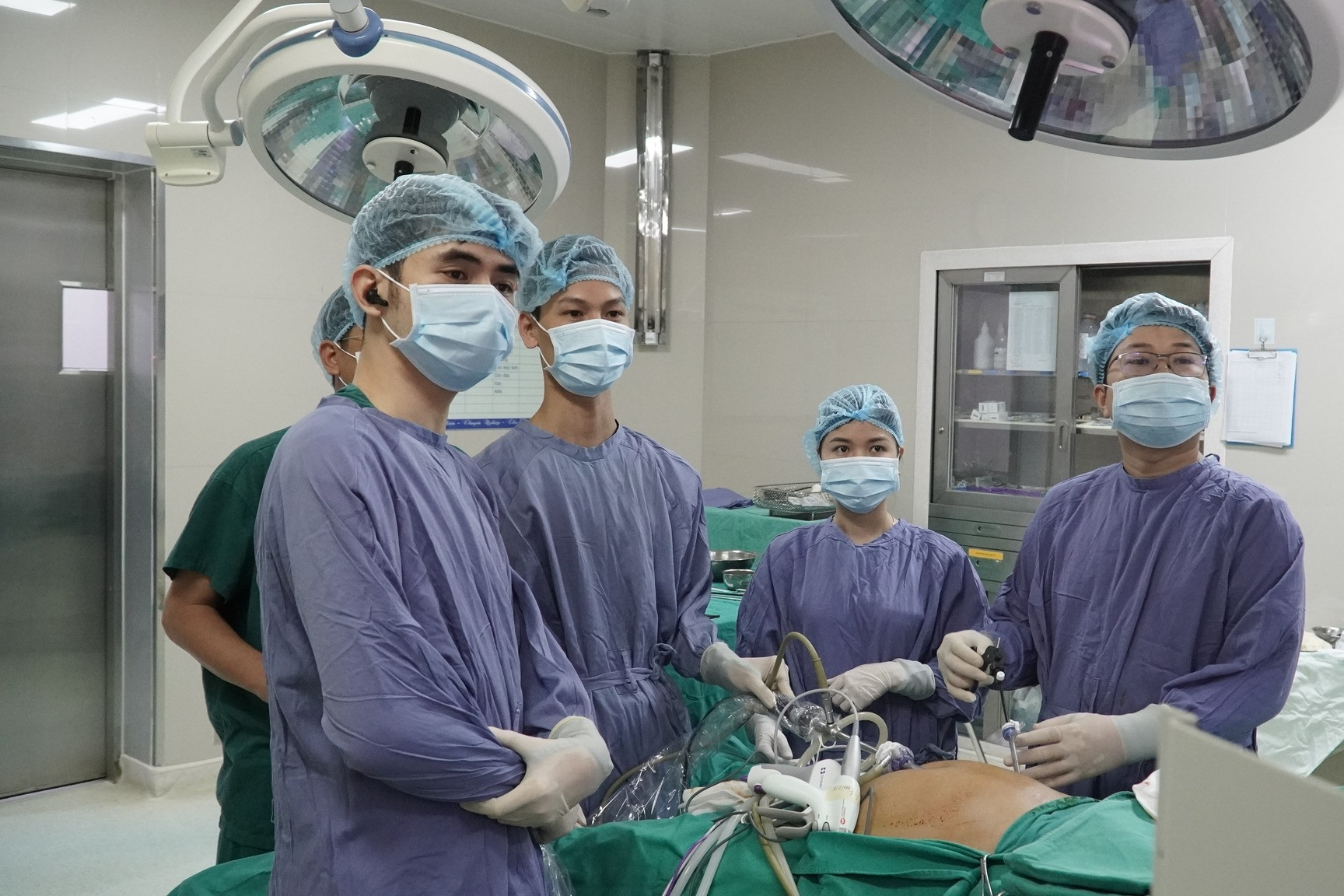 Người bệnh hát trong phòng mổ có khiến bác sĩ mất tập trung?