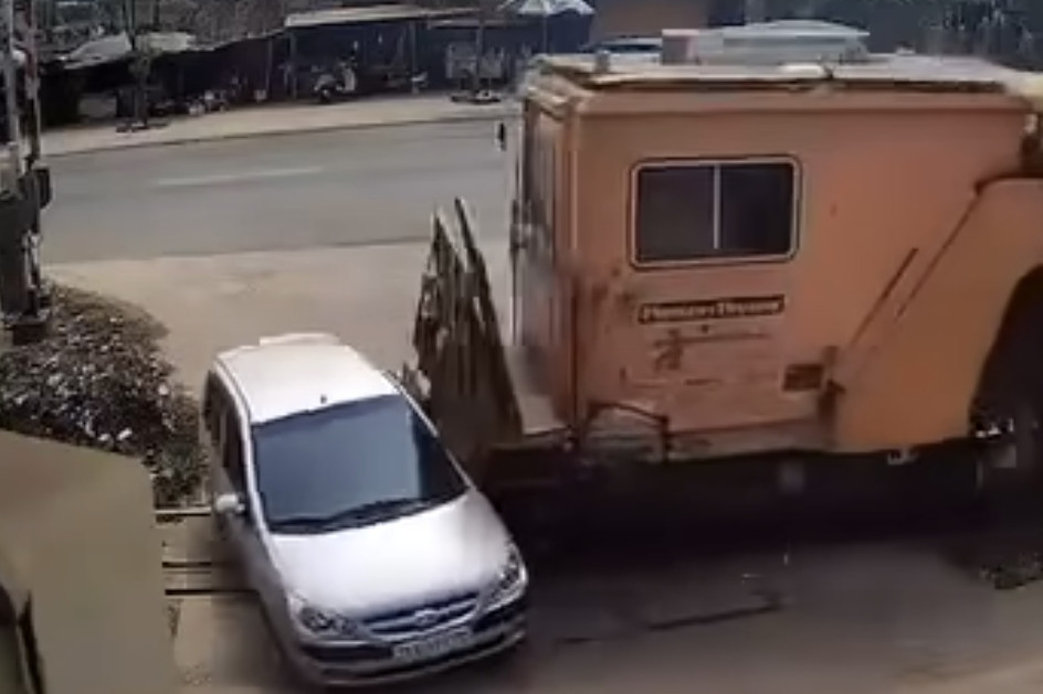 Bản tin trưa 20/3: Barie đường sắt mở bất thường, ô tô bị đẩy xa cả chục mét