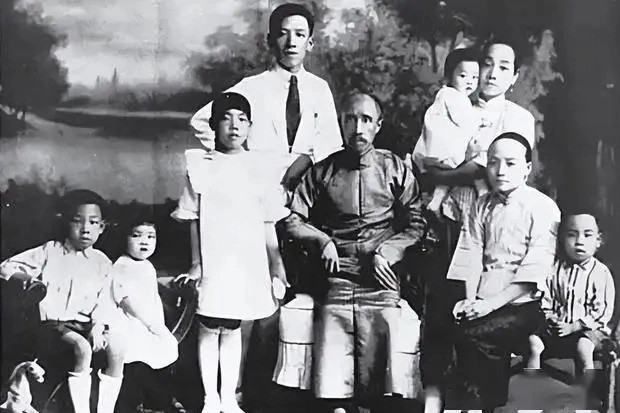 Bí ẩn gia tộc phồn thịnh suốt 17 đời, sở hữu hàng nghìn bất động sản giá trị