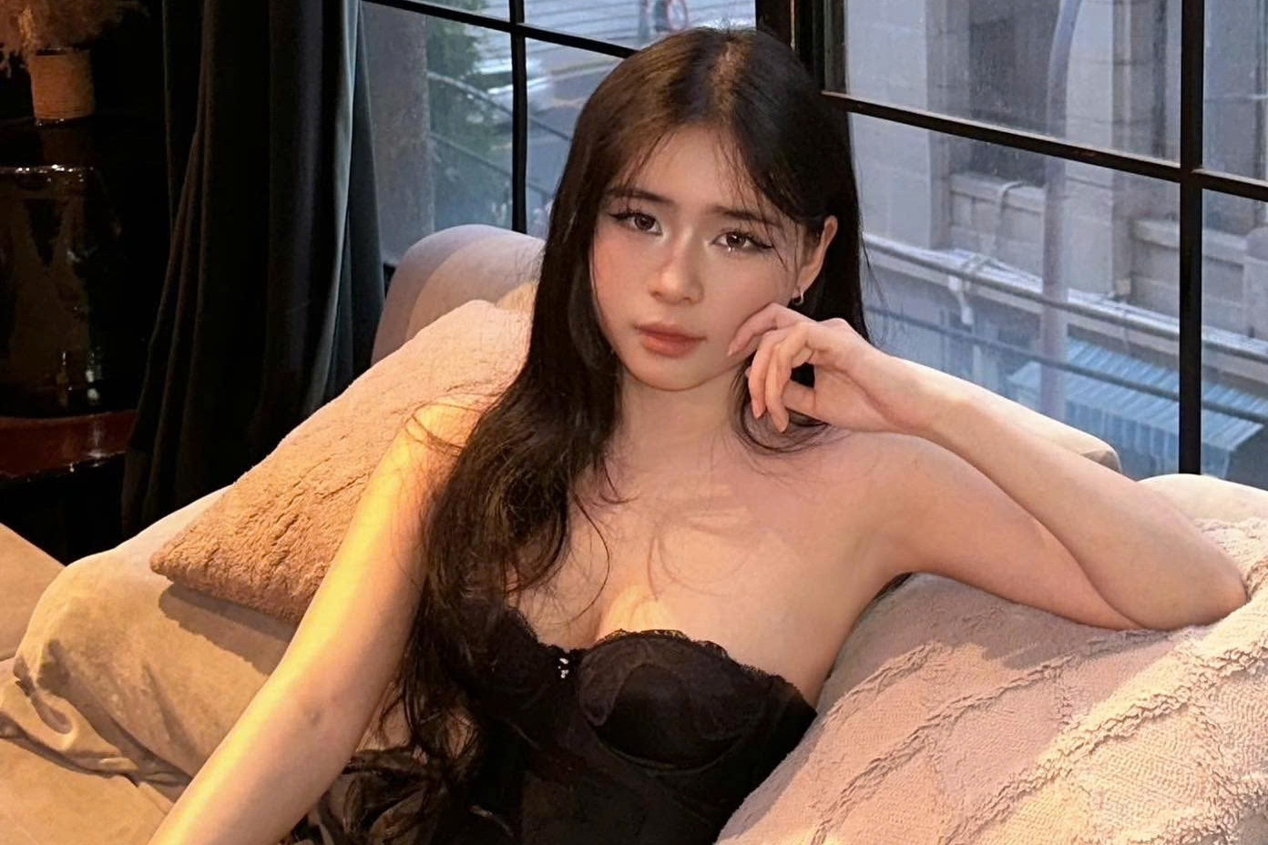 Bóng hồng xinh đẹp của tiền đạo U22 Việt Nam &amp;apos;xé lưới&amp;apos; Hàn Quốc