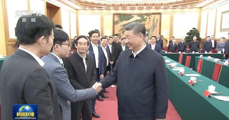 Cái bắt tay của ông Tập Cận Bình giúp DeepSeek được ‘sủng ái’