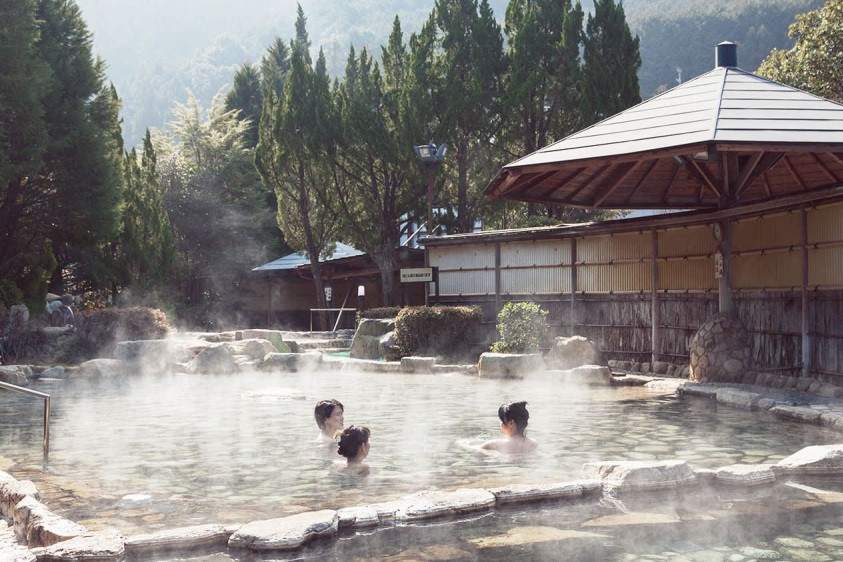 Khu nghỉ dưỡng suối nước nóng gặp tình trạng báo động vì quá tải du khách