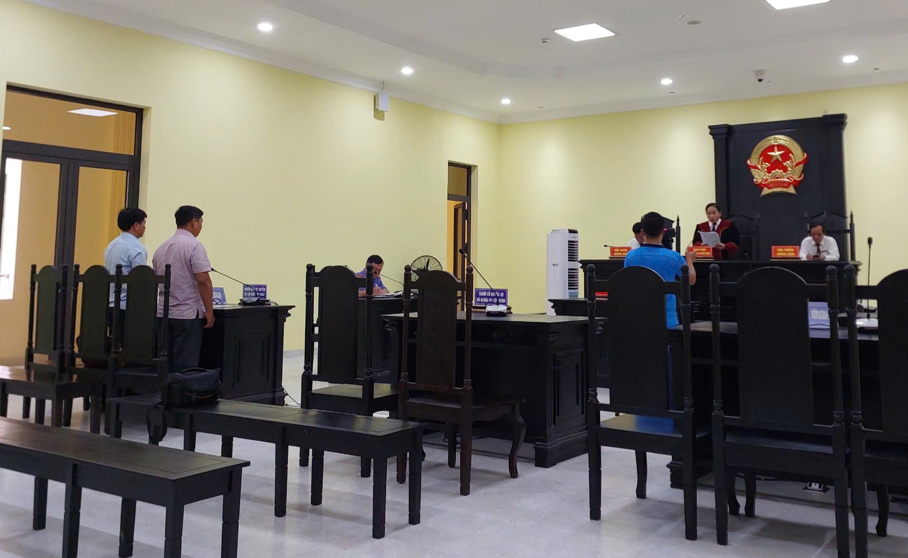 Phiên toà CM.jpg