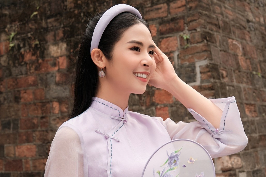 Hoa hậu Ngọc Hân tận hưởng hạnh phúc sau 6 năm kết hôn