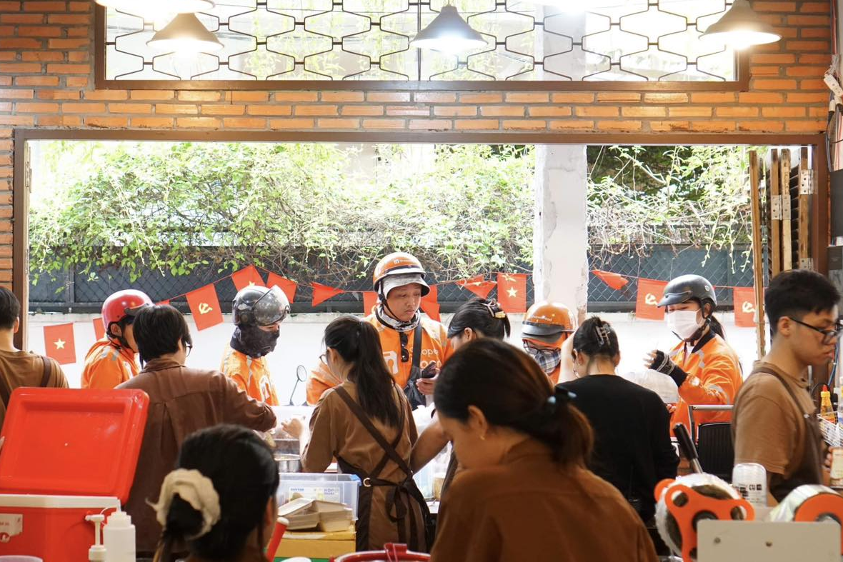 ShopeeFood Livestream 15/3: tiếp sức ‘gã khổng lồ’, hỗ trợ ‘tân binh’ ẩm thực