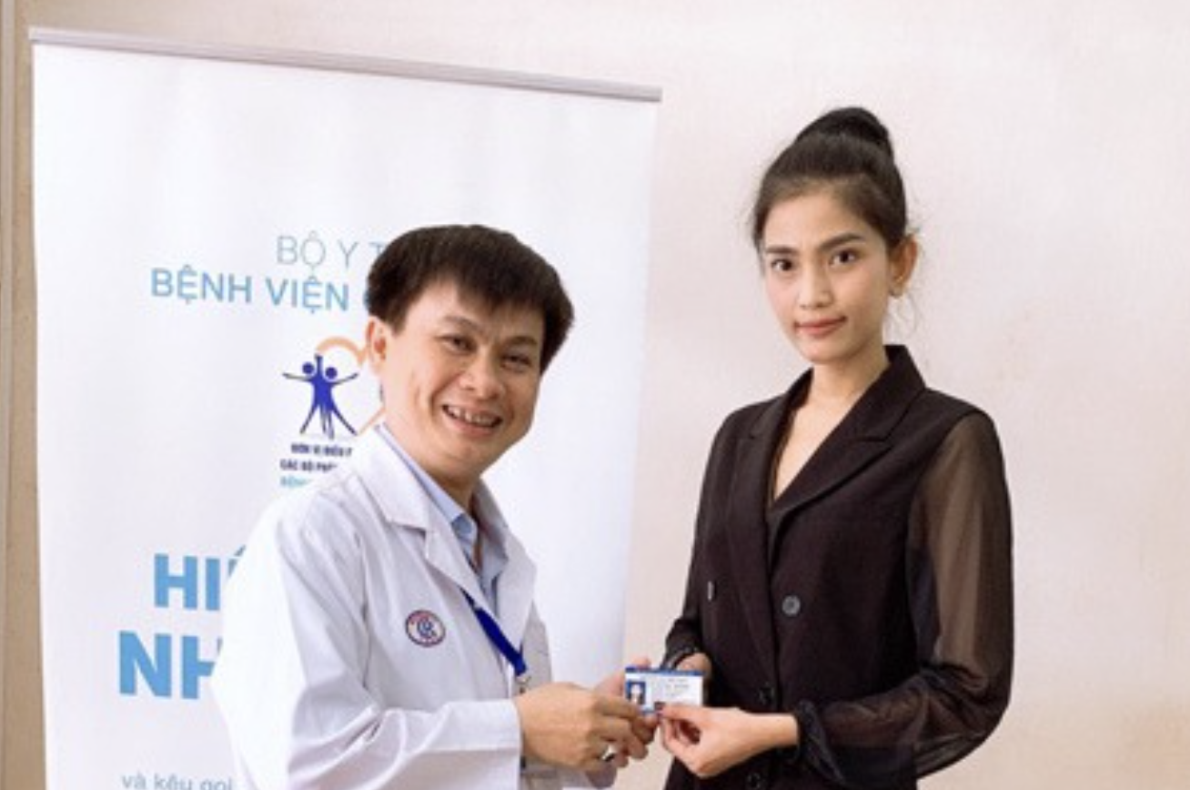 Á hậu 1.png