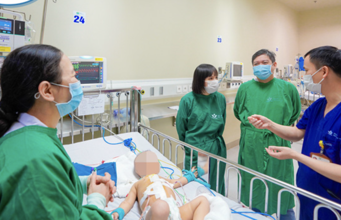 Gia đình xin đưa bệnh nhân về chờ chết, bác sĩ năn nỉ giữ lại cứu sống