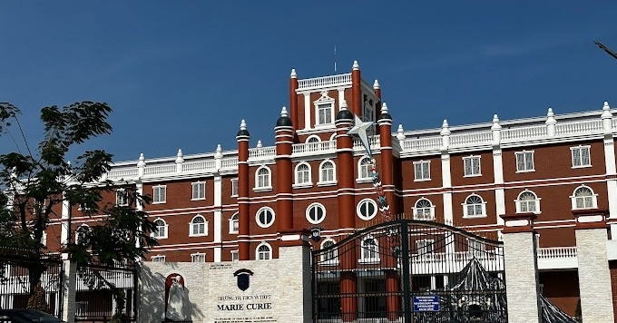 Hơn 20 học sinh ở Bình Dương nhập viện sau bữa ăn trưa tại trường