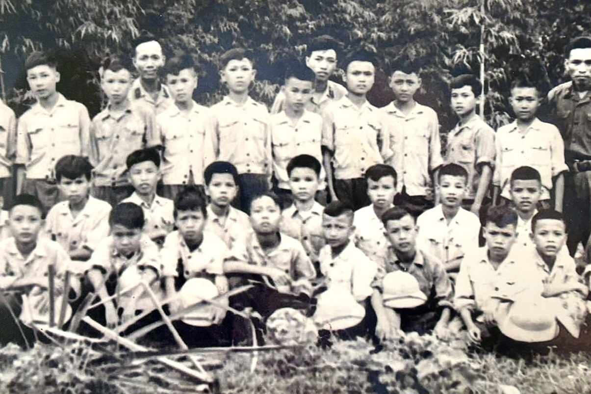 Ký ức du học Trung Quốc của ông Nguyễn Thiện Nhân qua bức ảnh với các bạn lúc nhỏ