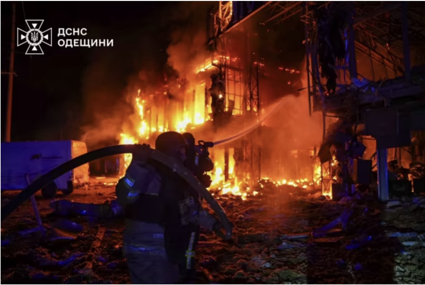 Odessa cháy rực sau khi bị Nga tấn công. Ảnh: State Emergency Service of Ukraine