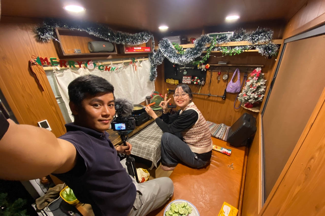 Vợ chồng Đà Nẵng chi 30 triệu 'biến xe tải thành nhà', đi đâu cũng bị hỏi 1 câu