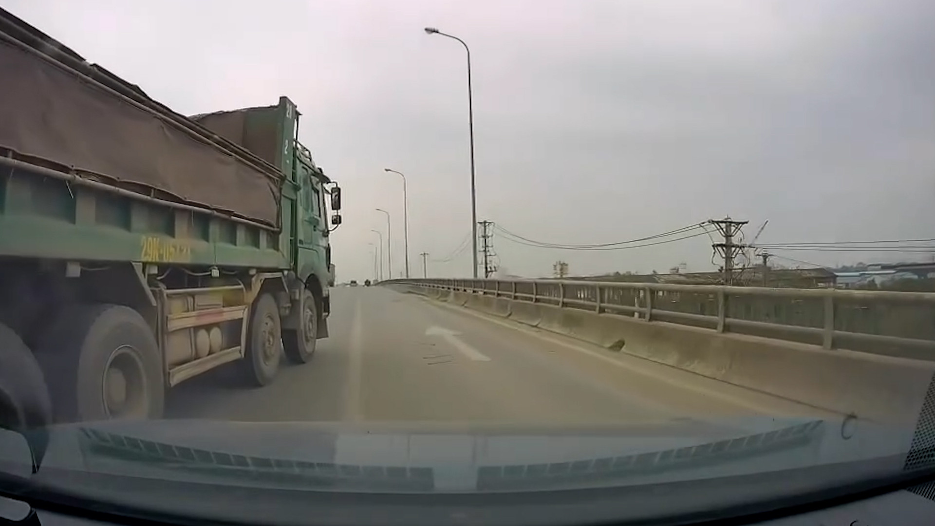 xe tai chen ep 2.jpg