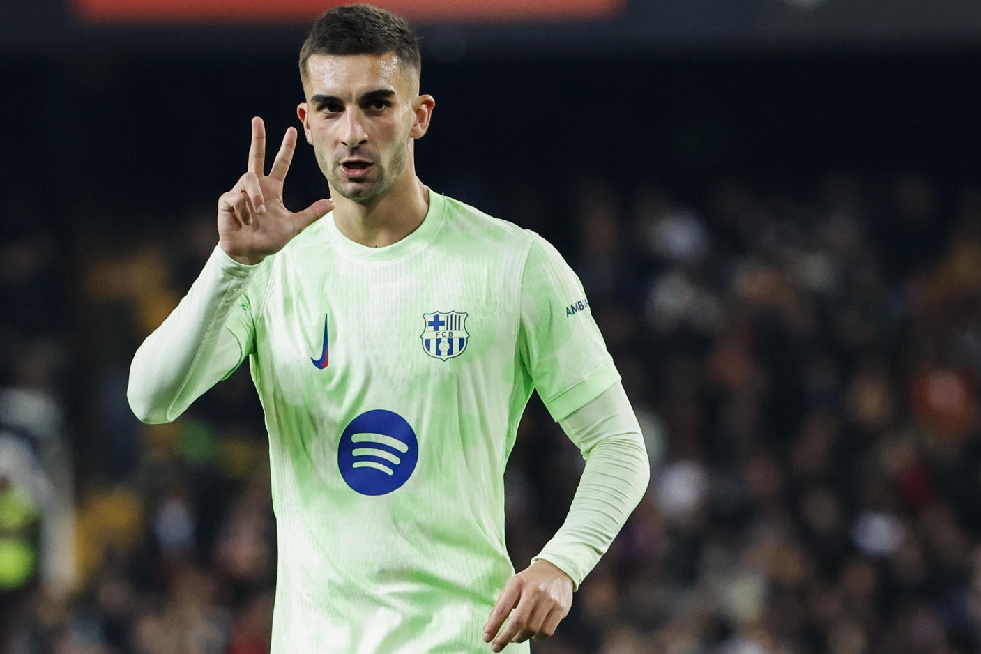 Tin tức về chuyển nhượng 22/3: MU ký Ferran Torres, Liverpool mua Camavinga