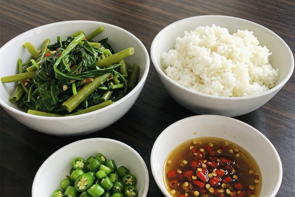 5 không khi ăn cơm nguội