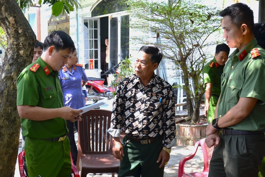 Bắt đối tượng đăng bài vu khống, xúc phạm công an, chính quyền trên mạng xã hội