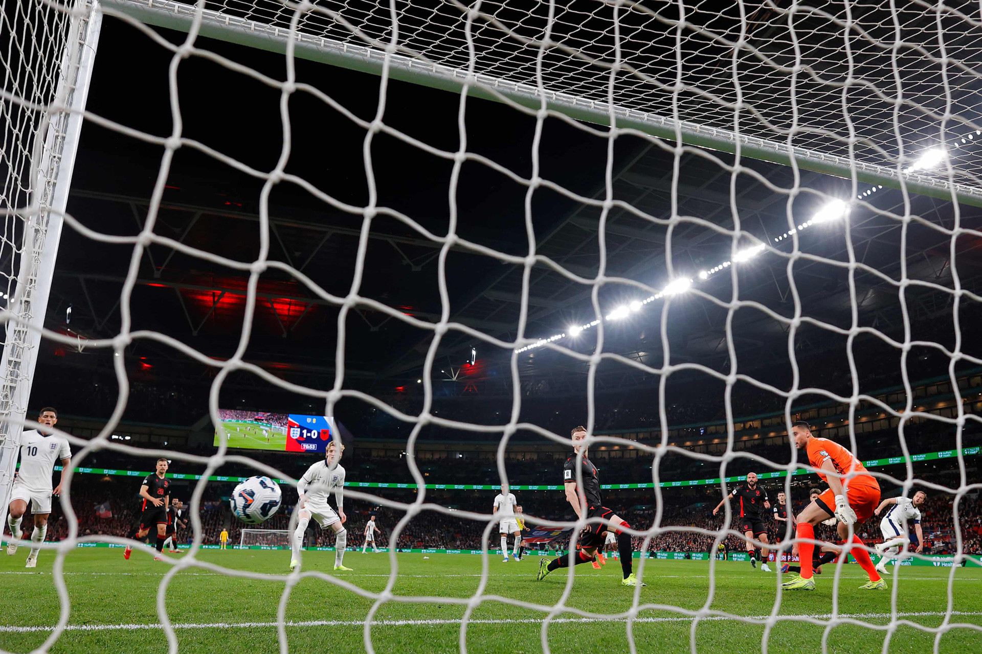 Guardian. Harry Kane Anh Albania.jpg