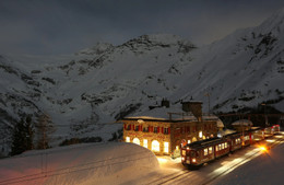 Nơi du khách có thể ngủ cùng lúc trên lãnh thổ 2 quốc gia Khách sạn dị thường trên núi