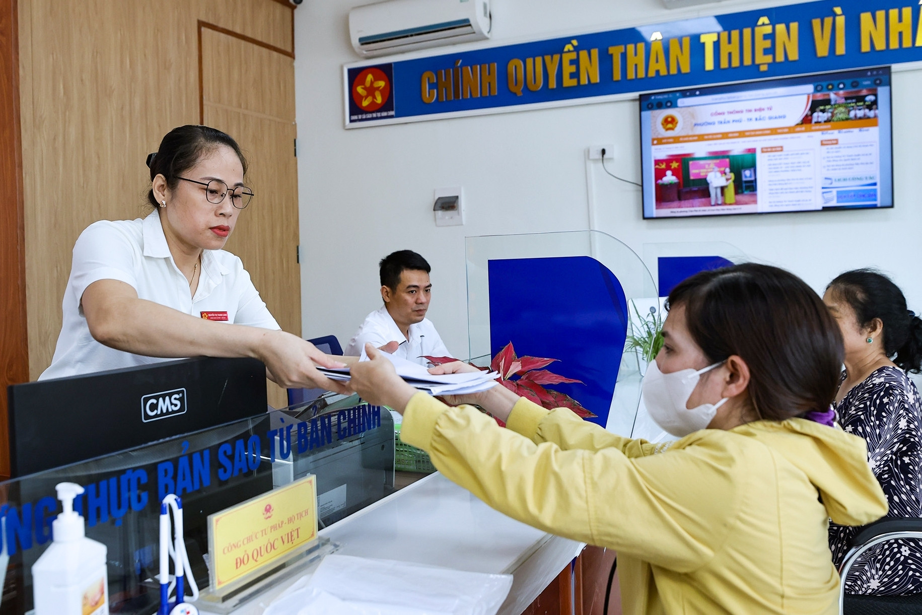 Khẩn trương hoàn thiện thể chế cho hoạt động bộ máy Trung ương đến địa phương