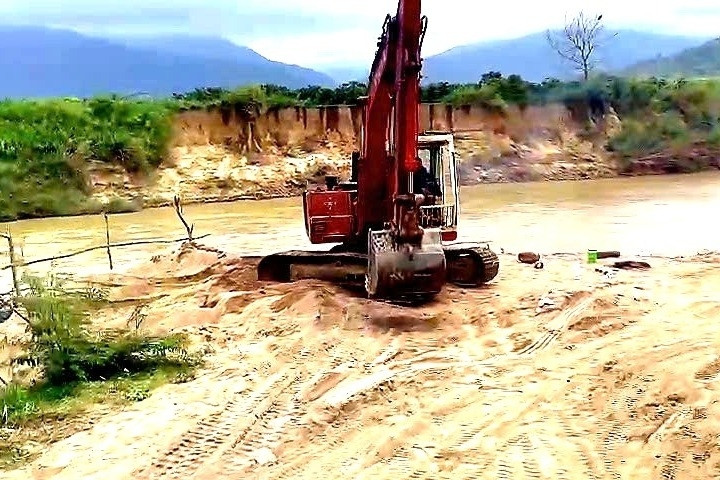 Phát hiện 8 điểm khai thác cát lậu tại Đắk Lắk