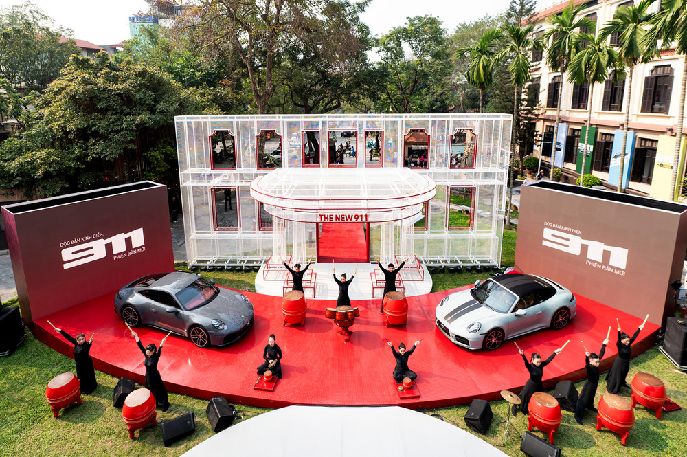 Porsche 911 toan canh.jpeg