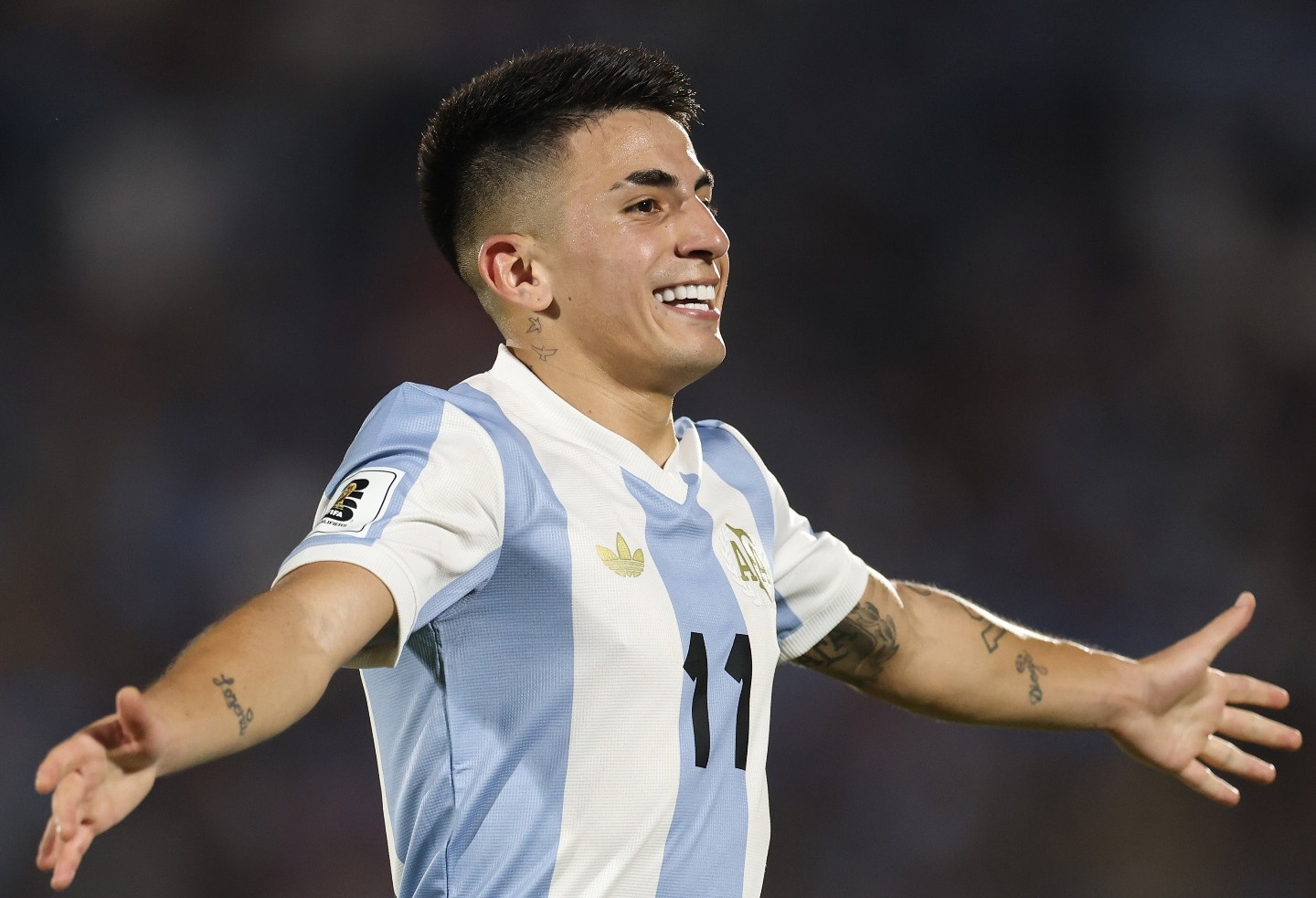 ĐT Argentina hạ Uruguay nhờ siêu phẩm sút xa