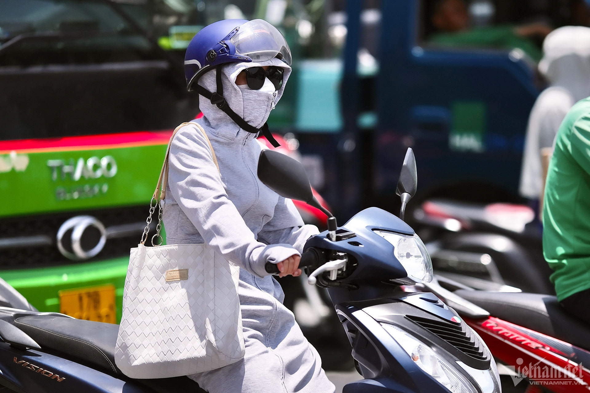 Vùng áp thấp nóng phía tây ‘bùng phát’ trước khi bị không khí lạnh nén xuống