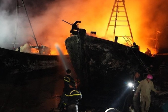 Bản tin chiều 23/3: Điều tra vụ 5 tàu cá chìm trong biển lửa, thiệt hại tiền tỷ