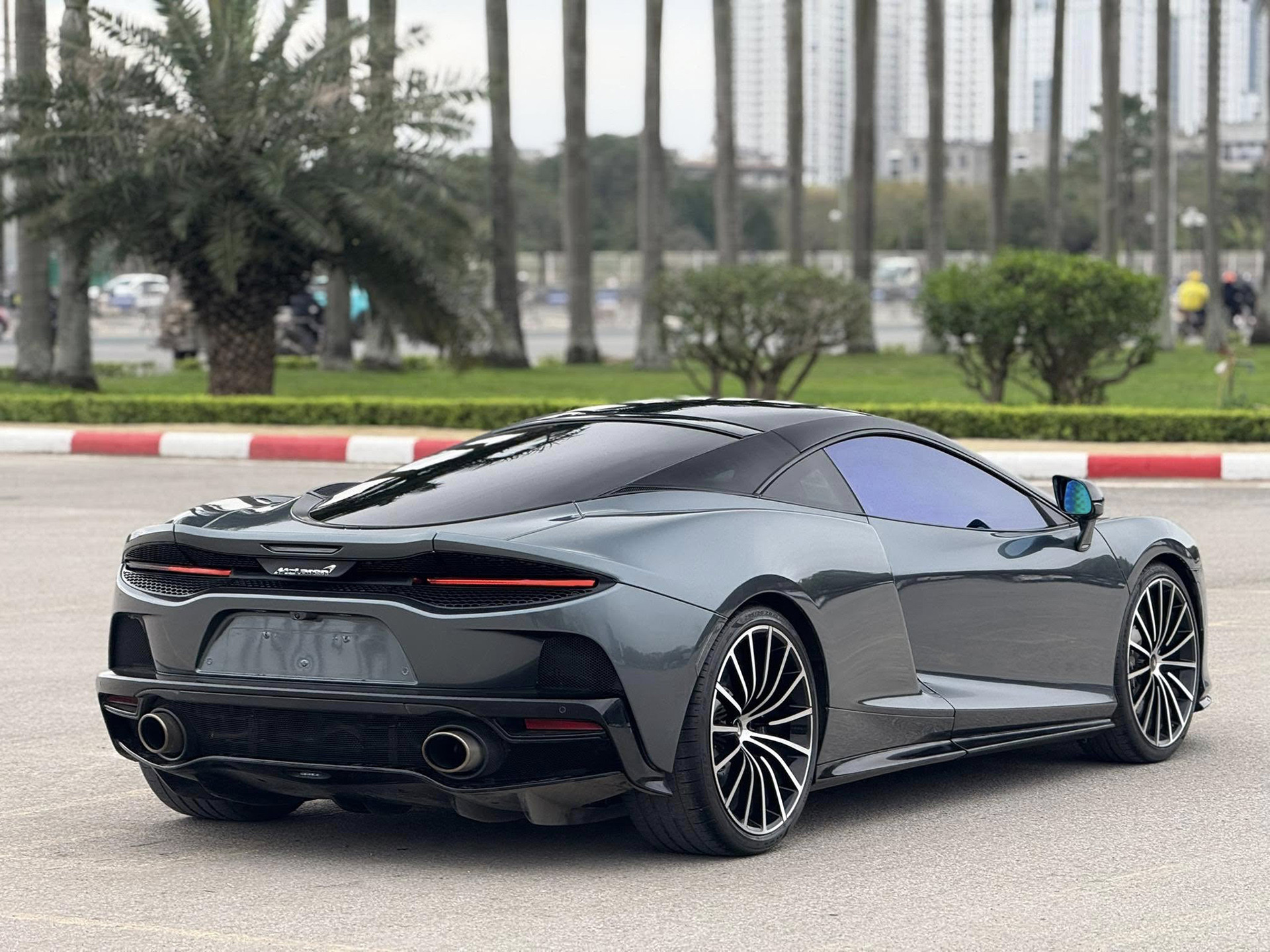 mclaren gt 2.jpg