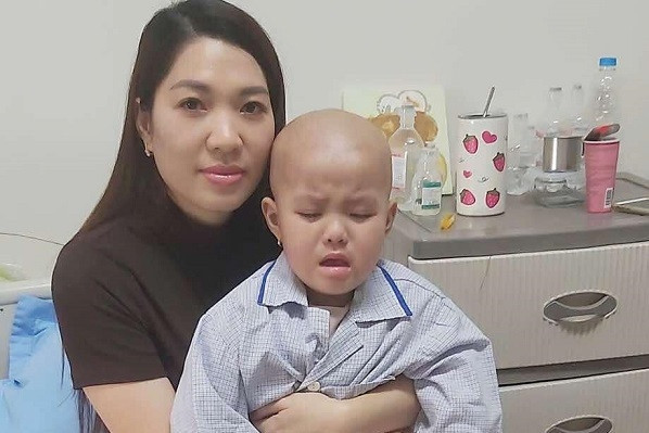 Trao hơn 38 triệu đồng đến 2 hoàn cảnh khó khăn