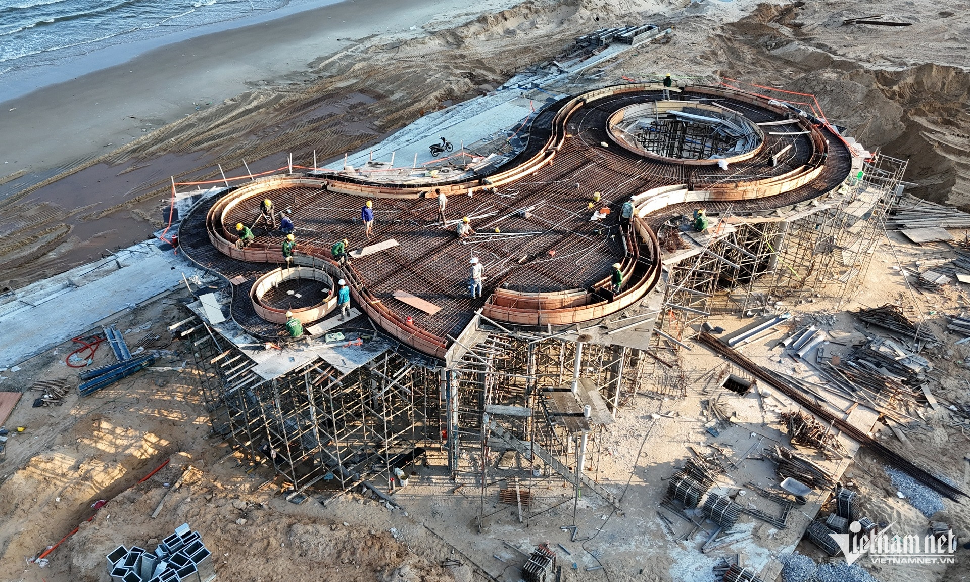 W-diện mạo bãi sau vũng tàu, chỉnh trang đường thùy vân 2.JPG.jpg