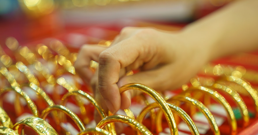 Giá vàng hôm nay 25/3/2025: Thế giới đổ xô mua, nhẫn và SJC quay đầu tăng