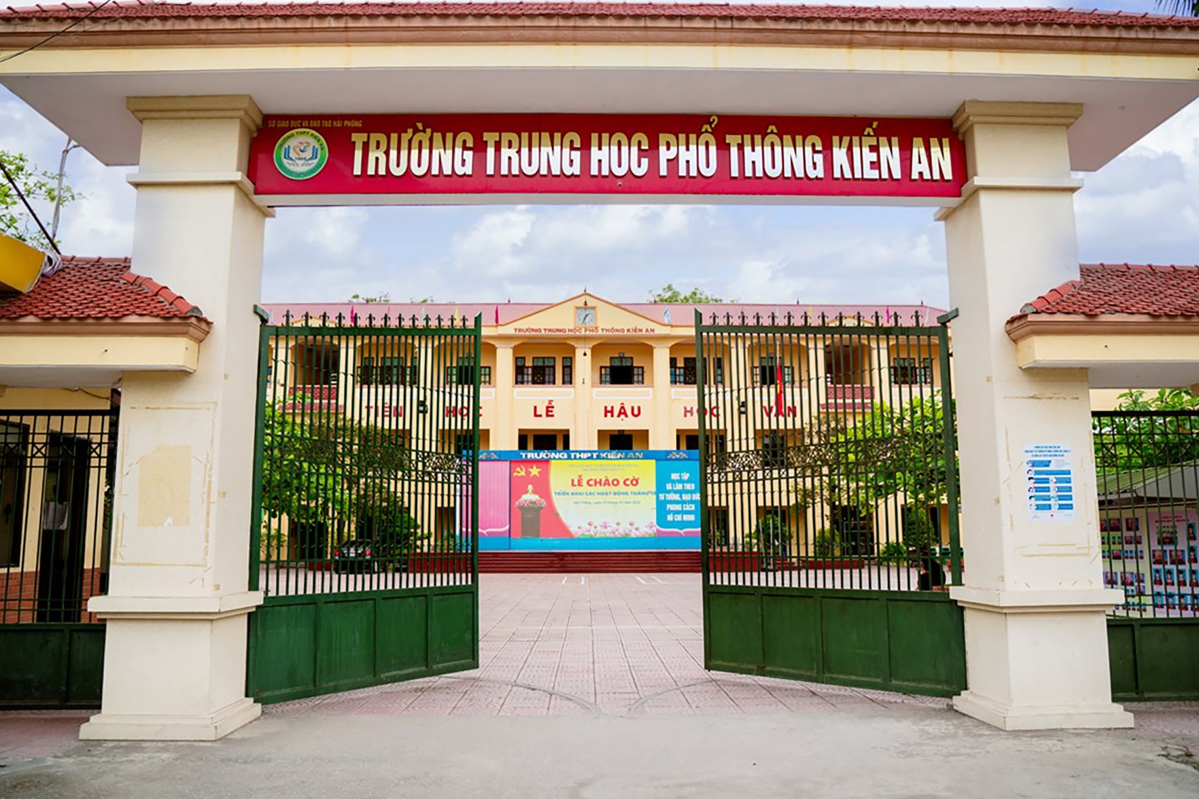 Bảo vệ Trường THPT Kiến An nghỉ việc sau vụ 'con chó bị trói, đưa đi làm thịt'