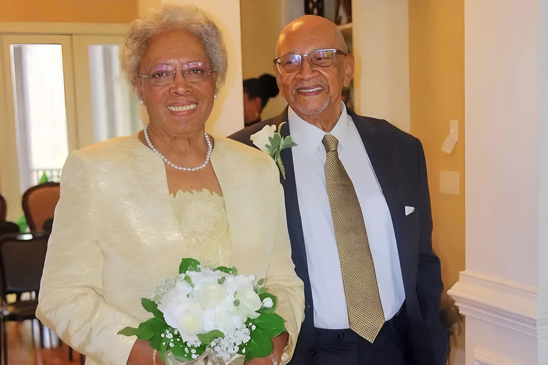 Đám cưới của cụ bà 88 tuổi khiến nhiều người xúc động